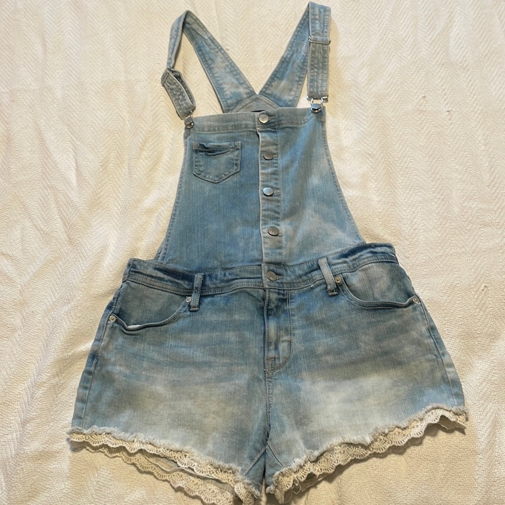 Jean overall shorts with lace on bottom